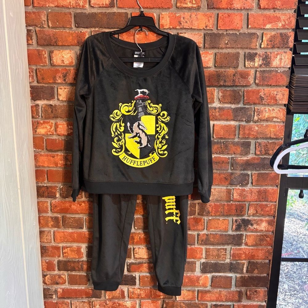 Harry Potter womens Hufflepuff lounge pajamas set gray L